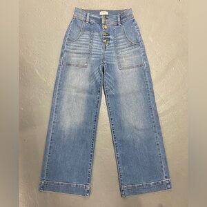 Evereve brand women’s wide leg jeans. Size 27, never worn. Stretch fabric.